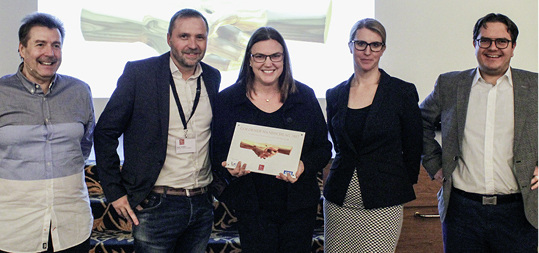 
Auf dem Bild zu sehen sind (v. l.): Jens Drebenstedt (Das erste Einhorn), Stefan Scheelen (Team Handwerk), Tanja Laidig (Chancenwerk), Josephine Lustig (Wilo), Dennis Jäger (Chefredakteur SBZ).
