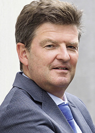 
Ab dem zweiten Halbjahr 2018 wird Helmut Bramann die Hauptgeschäftsführung des ZVSHK übernehmen. 



