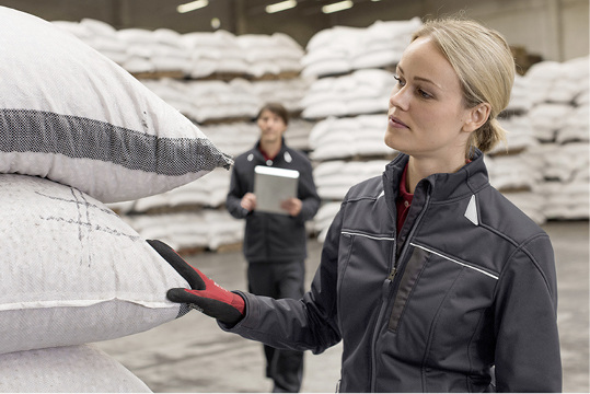 
Die Softshelljacke von Mewa gibt es auch für Damen.



