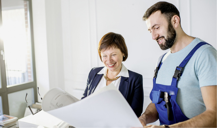 
Der serviceorientierte Handwerker nimmt sich vor Beginn der Arbeiten Zeit, um den Kunden umfassend zu informieren und Fragen zu beantworten.



