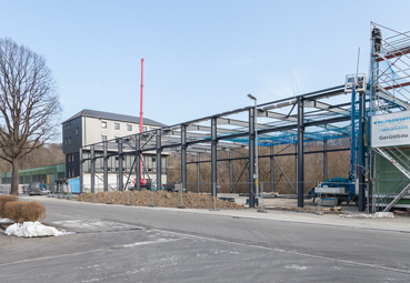 Aquatherm errichtet eine neue Halle für die Spritzgießproduktion.