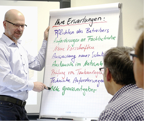 
Die Erfahrungsaustausche des IWO bieten SHK-Handwerkern die Gelegenheit, mit verschiedenen Partnern ins Gespräch zu kommen.



