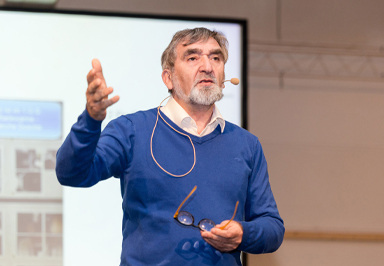 Ulrich Bergmann zeigte mit seinem Konzept zur Modularisierung und Vorfertigung im Bäderbau beeindruckend, was Digitalisierung im Handwerk heute bewegen kann. - © GARANT Bad + Haus
 Ulrich Bergmann zeigte mit seinem Konzept zur Modularisierung und Vorfertigung im Bäderbau beeindruckend, was Digitalisierung im Handwerk heute bewegen kann.