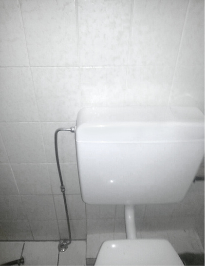 



Der Anschluss: von unten!
