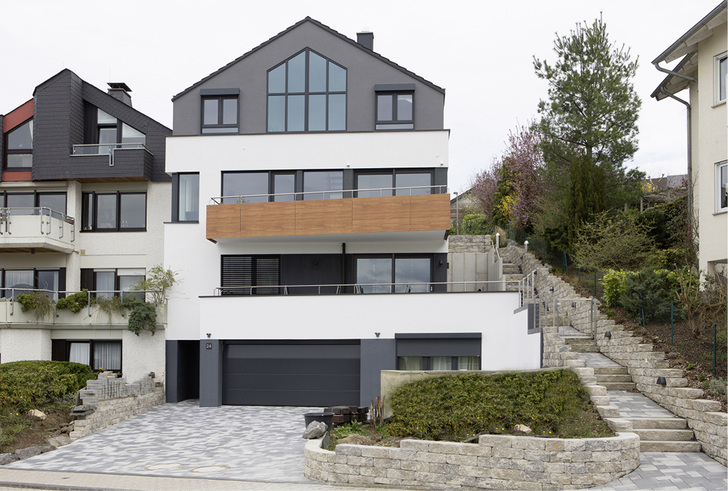 
Der Neubau der Familie Arenz bietet zwei Wohneinheiten: eine mit 190 m² sowie eine Einliegerwohnung mit 75 m².



