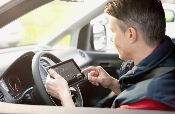 <p>
GPS-basierende Flottenmanagementsysteme koordinieren Fahrzeuge, optimieren Wege, Zeiten und Kosten.
</p>
<p>
</p> - © TomTom Telematics
 
GPS-basierende Flottenmanagementsysteme koordinieren Fahrzeuge, optimieren Wege, Zeiten und Kosten.