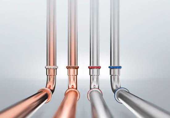 Mapress Rohre und Fittings sind in den 4 Werkstoffen Edelstahl, C-Stahl, Kupfer und Kupfer-Nickel-Eisen-Legierung erhältlich und decken so nahezu jeden Anwendungsbereich ab.