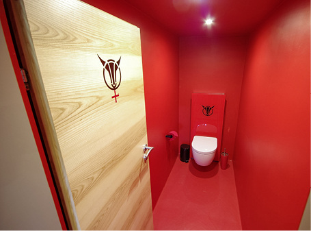 <p>
</p>

<p>
Mit knalligen Farben und individuellem Design präsentieren sich die WCs im Restaurant Stoi.
</p> - © Geberit

