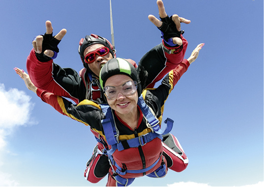 
Einen Tandemfallschirmsprung konnte man bei IBP auf den Frühjahrsmessen gewinnen.



