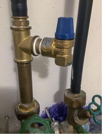 
Der Kunde meinte, dass das Sicherheitsventil so herum besser gepasst habe.



