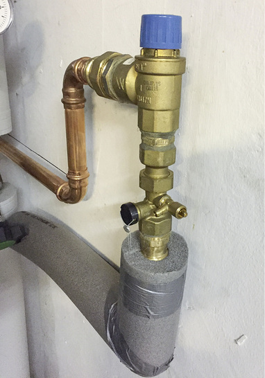 
Pfiffiger, aber verbotener Einfall. Niemals nachmachen!



