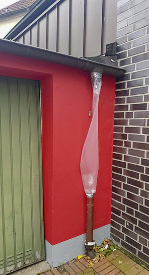 
Fallrohr mit „Sichtfenster“.



