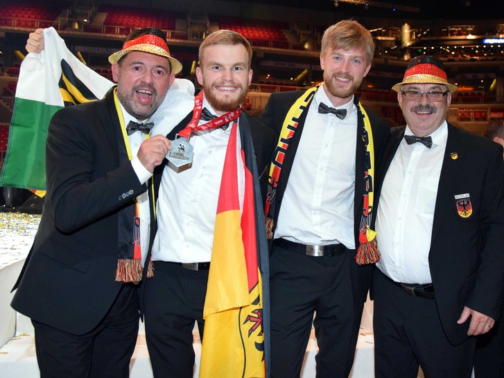 Bei den EuroSkills 2018 Medaillen geholt (v.l.): Trainer André Schnabel, Anlagenmechaniker Paul-Florian Schärschmidt, Klempner Benno Uhlmann und Trainer Josef Bock.