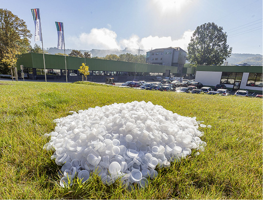 <p>
</p>

<p>
Mit dem Verzicht auf Rohrschutzkappen reduziert Aquatherm den Plastikmüll.
</p> - © Achim Schnell

