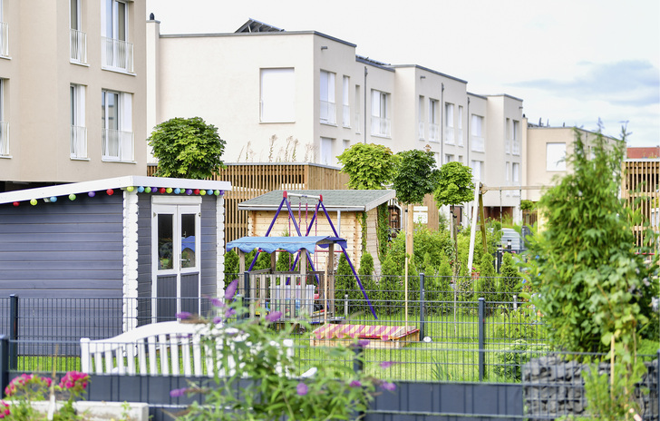 

Die relative Luftfeuchtigkeit der Außenluft schwankt je nach Temperatur und Wetterlage. Wohnungslüftungsanlagen sorgen hier trotzdem für die richtige Raumluftfeuchtigkeit.





