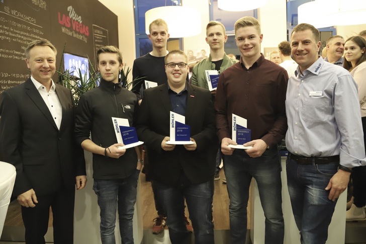 v.l.n.r.: Wöhler Geschäftsführer Johannes Lötfering; Preisträger Julian Weidmann, Timo Besser, Björn Bergendahl, Steven Mahnke, Leonard Stolp sowie Wöhler Produktmanager Christian Beyerstedt bei der Preisvergabe