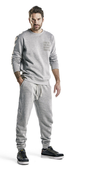 
Auch für den Feierabend geeignet: die Kollektion „100 % Rock Solid“ von Blåkläder.



