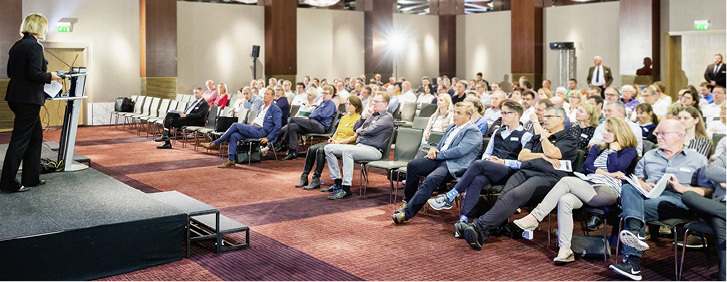 <p>
Beim Treffen der Badgestalter ging es um Marketingfragen und Badlösungen.
</p>
<p>
</p> - © Alex Muchnik www.eventfotograf.in
 
Beim Treffen der Badgestalter ging es um Marketingfragen und Badlösungen.