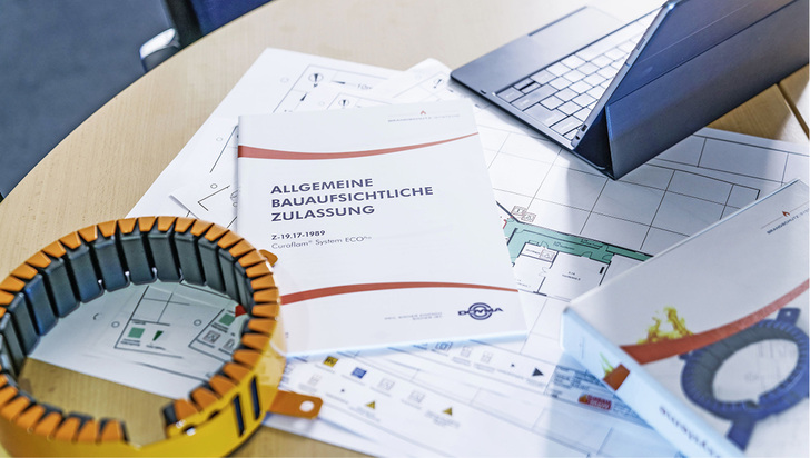 <p>
Die Bauordnungen der Länder enthalten keine Rechtsgrundlage dafür, bauaufsichtliche Zulassungen bzw. allgemeine Bauartgenehmigungen oder allgemeine bauaufsichtliche Prüfzeugnisse auf der Basis von Gutachten zu erweitern.
</p>
<p>
</p> - © Doyma
 
Die Bauordnungen der Länder enthalten keine Rechtsgrundlage dafür, bauaufsichtliche Zulassungen bzw. allgemeine Bauartgenehmigungen oder allgemeine bauaufsichtliche Prüfzeugnisse auf der Basis von Gutachten zu erweitern.