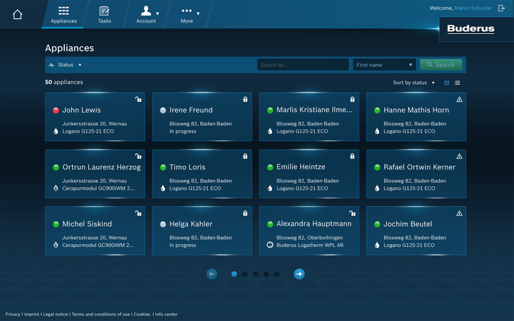 Auf der Übersichtsseite des Buderus Control Center ConnectPRO sind alle angeschlossenen Kundenanlagen zu sehen. Grün bedeutet “alles ok“, rot verweist auf eine Störung. Jetzt können auch Wärmepumpen auf das Portal aufgeschaltet werden. - © Buderus
