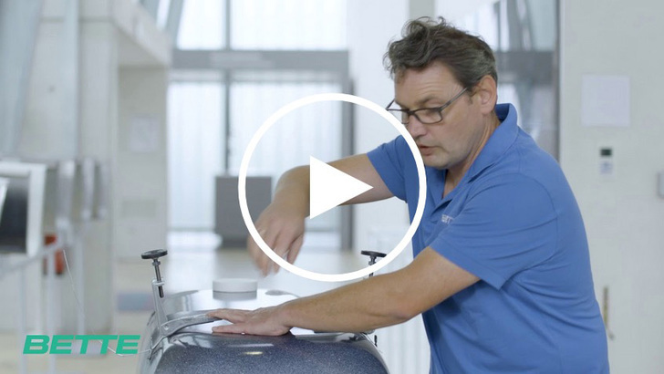 Die neuen Erklärvideos von Bette richten sich in erster Linie an Fachhandwerker und vermitteln Tipps und praxisnahes Wissen zur Installation und Montage, Pflege und Wartung der Bette-Produkte.