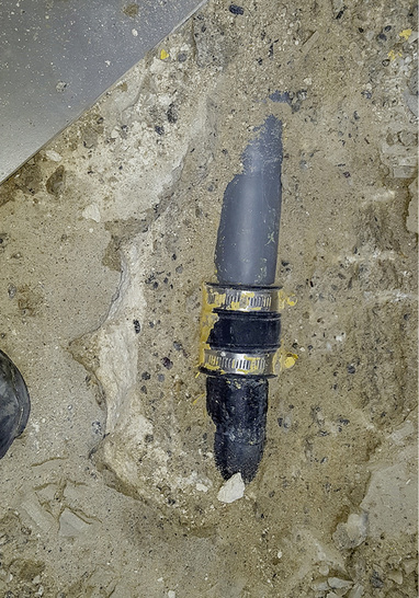 
Zwei Schlauchbriden, ein Stück Schlauch. Zack, fertig: Doppelmuffe.



