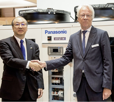 <p>
</p>

<p>
Toshiyuki Takagi (links, Panasonic) und Gerald Engström (Systemair) verkündeten auf der Climatizacion 2019 die Partnerschaft beider Unternehmen. 
</p> - © Jesus Anton


