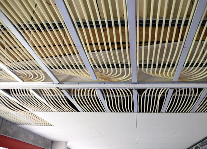 
Die Kühldecken bei Roth Plastic Technology.



