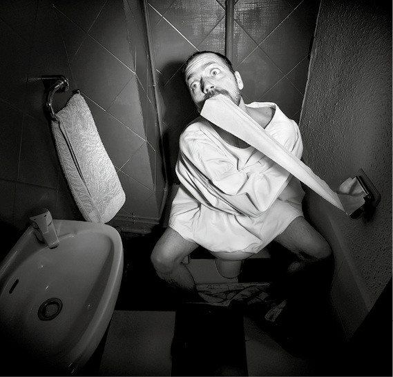 



Linkshänder kann der WC-Besuch in den Wahnsinn treiben. 
