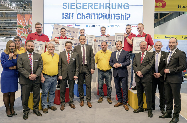 <p>
</p>

<p>
Im Kreis der Veranstalter und Sponsoren: ISH-Champion 2019 ist Tobias Kroener (hintere Reihe 3. v. l.), der zweite Platz geht an Marcus Böckler (rechts daneben), und Manuel Bürkin (hinten links) kam auf den dritten Rang. 
</p> - © ZVSHK

