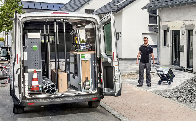 <p>
</p>

<p>
Passendes Konzept: Sowohl für den kleinen Handwerksbetrieb als auch für große Nutzfahrzeugflotten kann der Transporter maßgeschneidert eingerichtet sein.
</p> - © Bott

