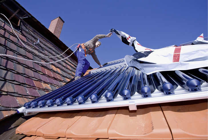 
Die Anzahl neu installierter Solarthermieanlagen ist rückläufig. Ein Grund könnte das Ungleichgewicht bei der Förderung sein.




