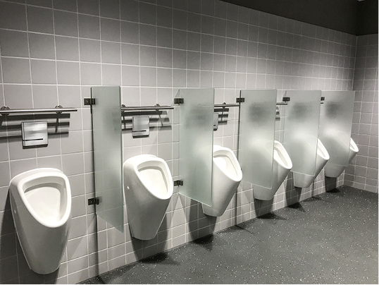 <p>
In den Sanitärräumen der Frankfurter Messehalle 12 verrichtet der elektronische Urinalspüler Tempomatic 4 von Delabie seinen Dienst.
</p>

<p>
</p> - © Delabie

