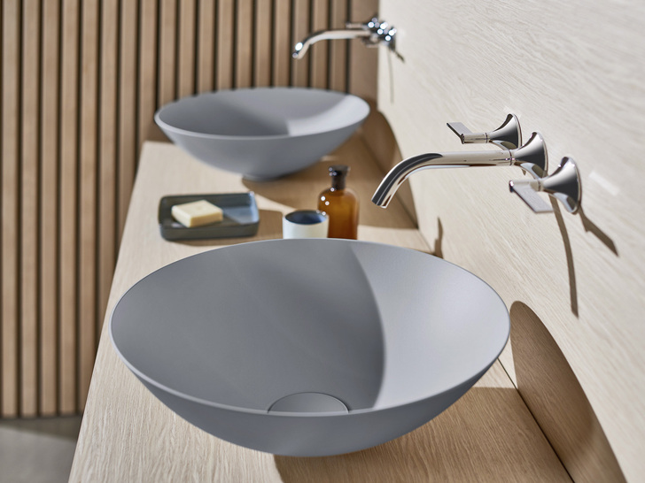 Das Schalenbecken Terra fällt durch fein abgestimmte pastellige Farb-Nuancen auf. - © Alape
 Das Schalenbecken Terra fällt durch fein abgestimmte pastellige Farb-Nuancen auf.