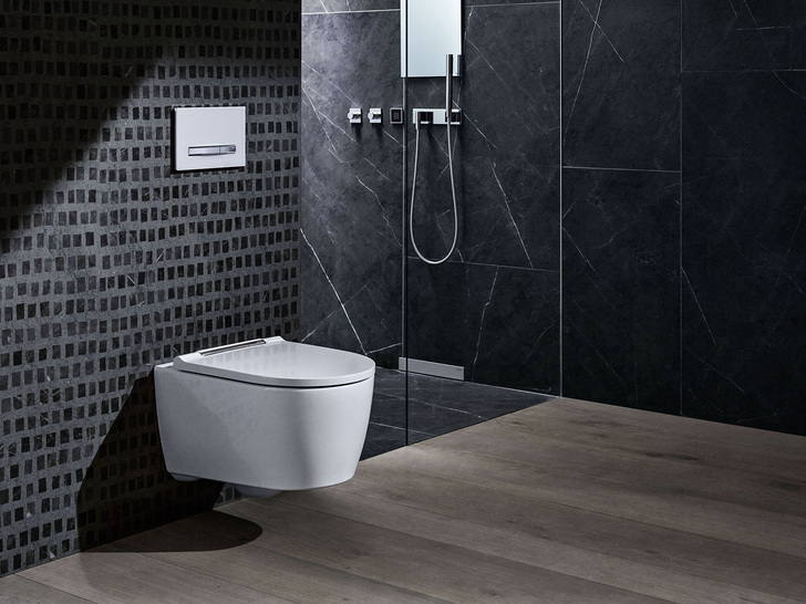 Das One WC kann bei Erstinstallation oder Jahre später in unterschiedlichen Höhen mit einem Spielraum von -1 bis +3 cm neu justiert werden, ohne dass dazu die Vorwand geöffnet werden muss.