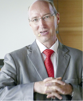 
Prof. Dr. Alexander Neumann und sein Team organisieren die Tagung „Branche meets Hochschule“ am 12. September in Mosbach.



