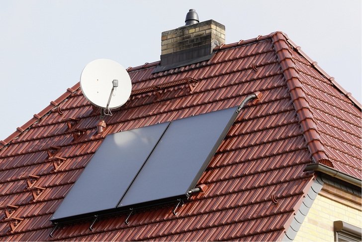 



Wird ein Standardheizsystem mit erneuerbaren Energien ergänzt, sind ein sinnvoller hydraulischer Aufbau und eine gemeinsame Regelung für das richtige Wärmequellenmanagement entscheidend.
