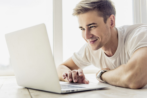 Die meisten Jobsuchenden schauen nicht mehr in Zeitungen, sondern im Internet. Hier ist jetzt auch Google als spezielle Jobsuchmaschine aktiv.