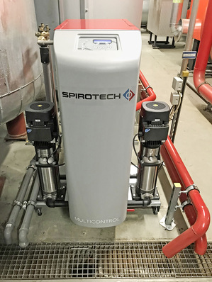 In dem Rechenzentrum ­bietet der Druckhalteautomat ­Spiropress Multicontrol als Doppelpumpenanlage eine hohe Ausfallsicherheit.