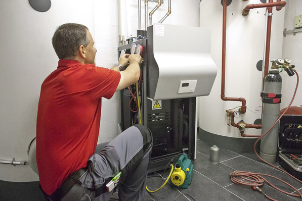 Laut einer Umfrage wenden sich über 90 % der Bürger an einen Fachhandwerker, wenn es um das Heizsystem geht.