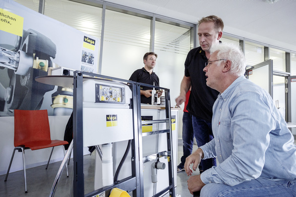 Neben den fachlichen Themen stand auch „anpacken“ auf dem Programm. Eine Fachausstellung begleitete den Wasser-Tag.