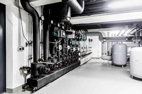 Die zwölf Smart-Pumpen Stratos Maxo vereinfachen das Heizen und Kühlen im Bürogebäude.