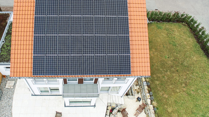 Bild 1: Seitdem die Förderung für PV-Anlagen deutlich zurückgefahren wurde, nutzen Hauseigentümer den selbst erzeugten Strom zunehmend für den Betrieb einer Wärmepumpe.