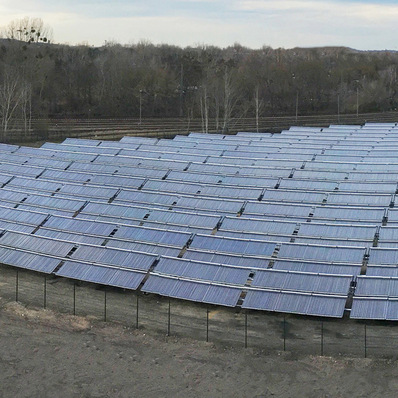 Die Kollektorfelder der Marke Ritter Solar XL in Potsdam sind eine der größten Solarthermie-Anlagen Deutschlands. In Betrieb genommen wurden sie im Rahmen einer umfassenden Dekarbonisierungs-Sstrategie der Energie und Wasser Potsdam GmbH.