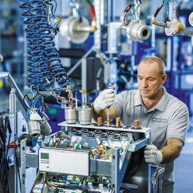 Wärmepumpenmontage der Vaillant Group in Remscheid. Der Heiztechnikspezialist hat 2019 einen Rekordumsatz von über 2,6 Mrd Euro erzielt. Das dynamisch wachsende Geschäft des Unternehmens mit elektrischen Wärmepumpen lag rund 37 Prozent über dem Vorjahreswert und damit deutlich über dem europäischen Marktwachstum.