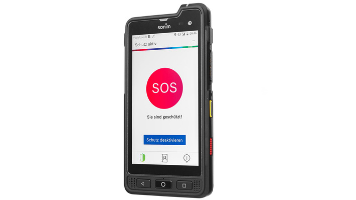 Die Bosch GuardMe-Lösung funktioniert in Kombination mit Android-Spezial-Smartphones, wie zum Beispiel dem Sonim XP8. Damit sie auch unter schwierigen Bedingungen zuverlässig eingesetzt werden kann, setzt Bosch auf sehr robuste Smartphones, die besonders resistent gegenüber Stürzen, Feuchtigkeit und extremen Temperaturen sind.