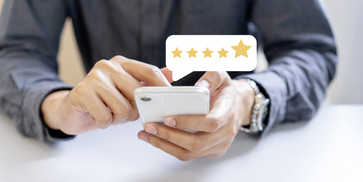 Gut zu wissen: Da Google in den meisten Fällen weiß, wo sich der Smartphone-Nutzer aufhält, werden automatisch lokale Betriebe angezeigt – wenn diese eine entsprechende Onlinepräsenz aufgebaut haben.