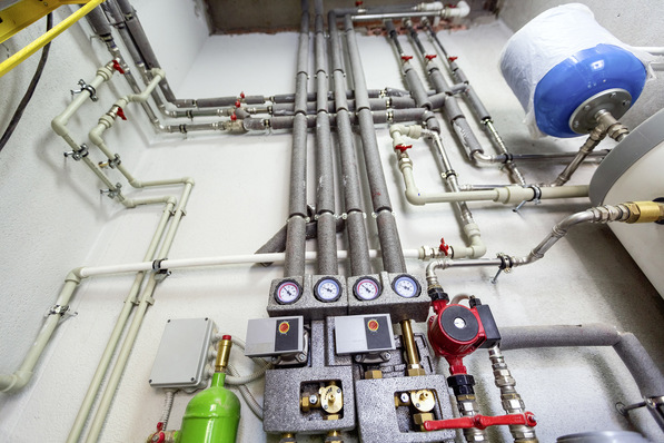 Um den langfristigen und sicheren Betrieb einer modernen geschlossenen Heizungsanlage sicherzustellen, ist für deren Nachspeisung in aller Regel nur entsprechend aufbereitetes Heizungswasser zulässig.