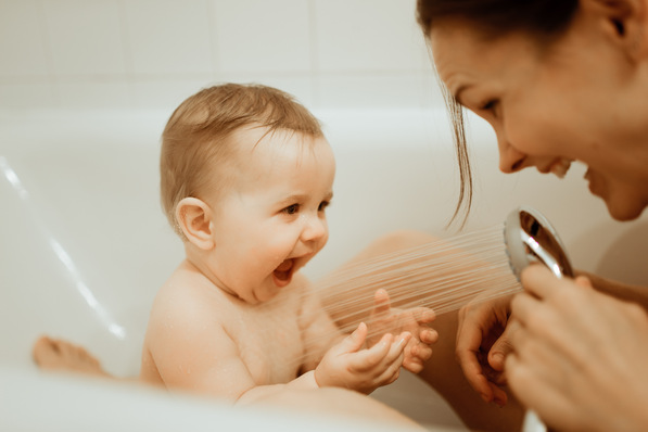 Bild 1  Der Anlagenmechaniker sorgt für warmes Trinkwasser, komfortabel und hygienisch.