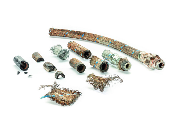 Schäden an Flexschläuchen für Trinkwasseranschlüsse.